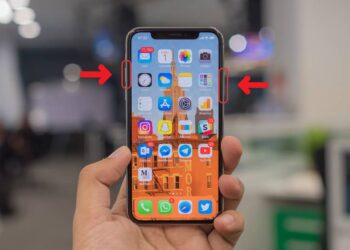 Nhấn giữ cả nút nguồn và âm lượng bên hông iphone X