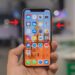 Nhấn giữ cả nút nguồn và âm lượng bên hông iphone X