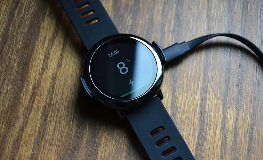 Review đồng hồ Xiaomi Amazfit Pace về màn hình