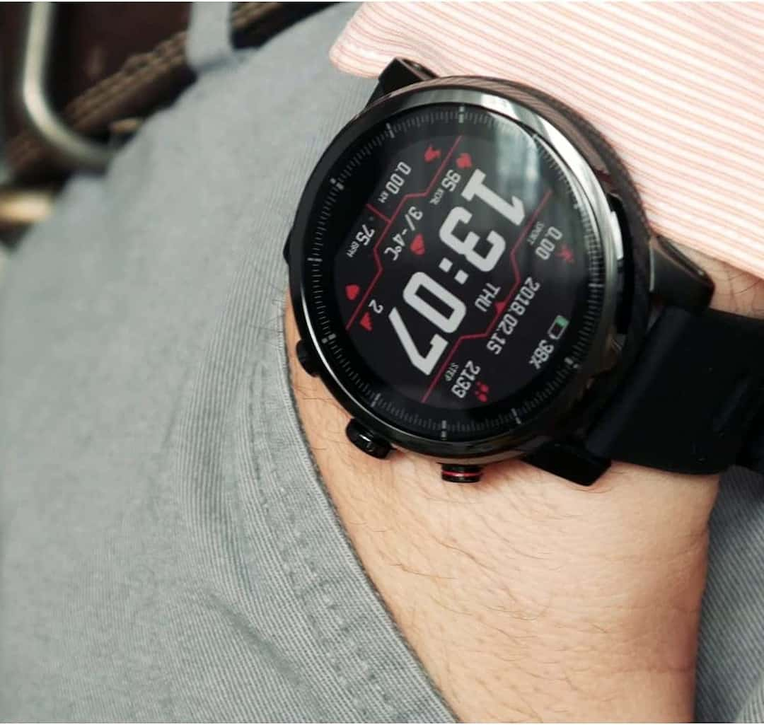 Review đồng hồ Xiaomi Amazfit Stratos về giao diện