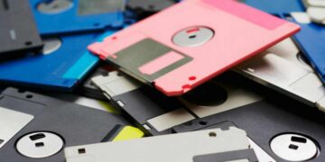 Hỗ trợ lưu trữ thông tin, dữ liệu và hỗ trợ lập trình