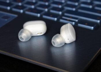 Kết nối tai nghe với nguồn điện