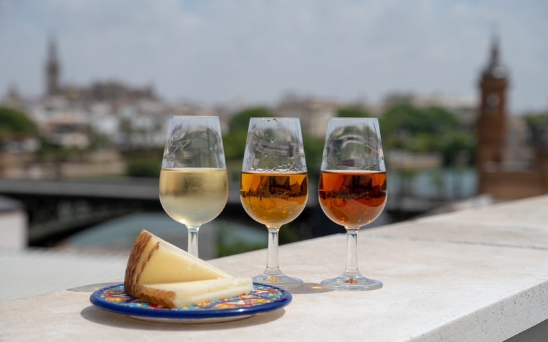 Oloroso – đậm đà với hương nuga, hạnh nhân và caramel, lý tưởng để thưởng thức cùng phô mai lâu năm